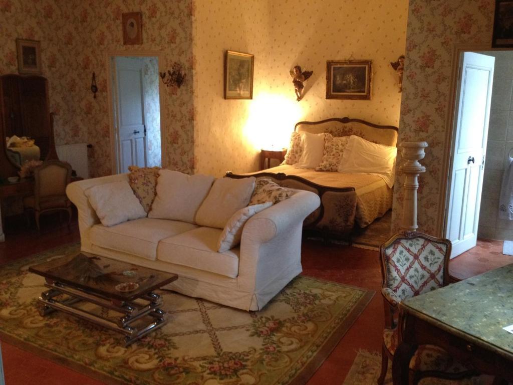 בריניול B&B Domaine Le Clos Du Pavillon חדר תמונה